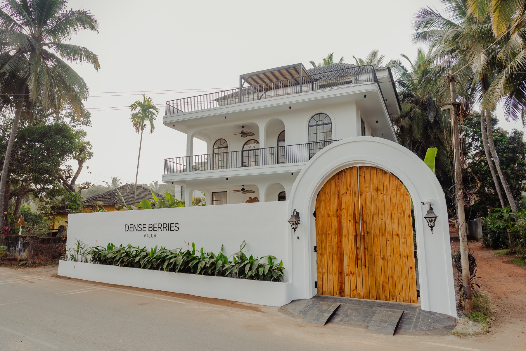 The arched entrance of a whitewashed Portuguese villa in Goa